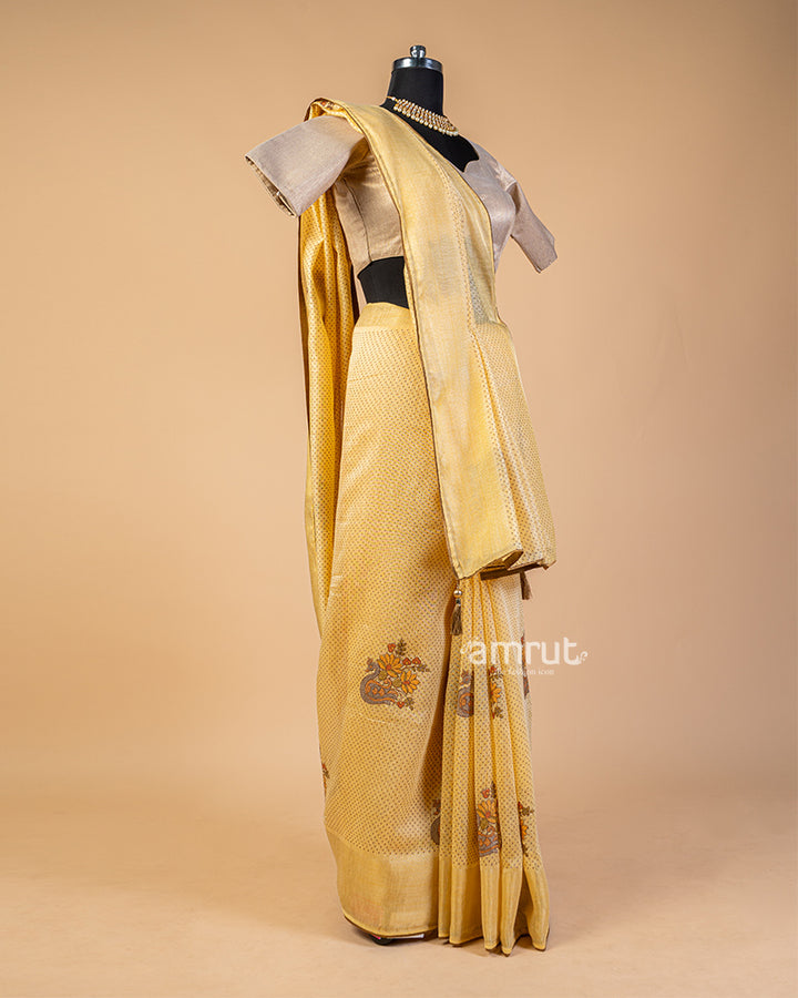 Cream Floral Printed Saree With Contrast Woven Pallu