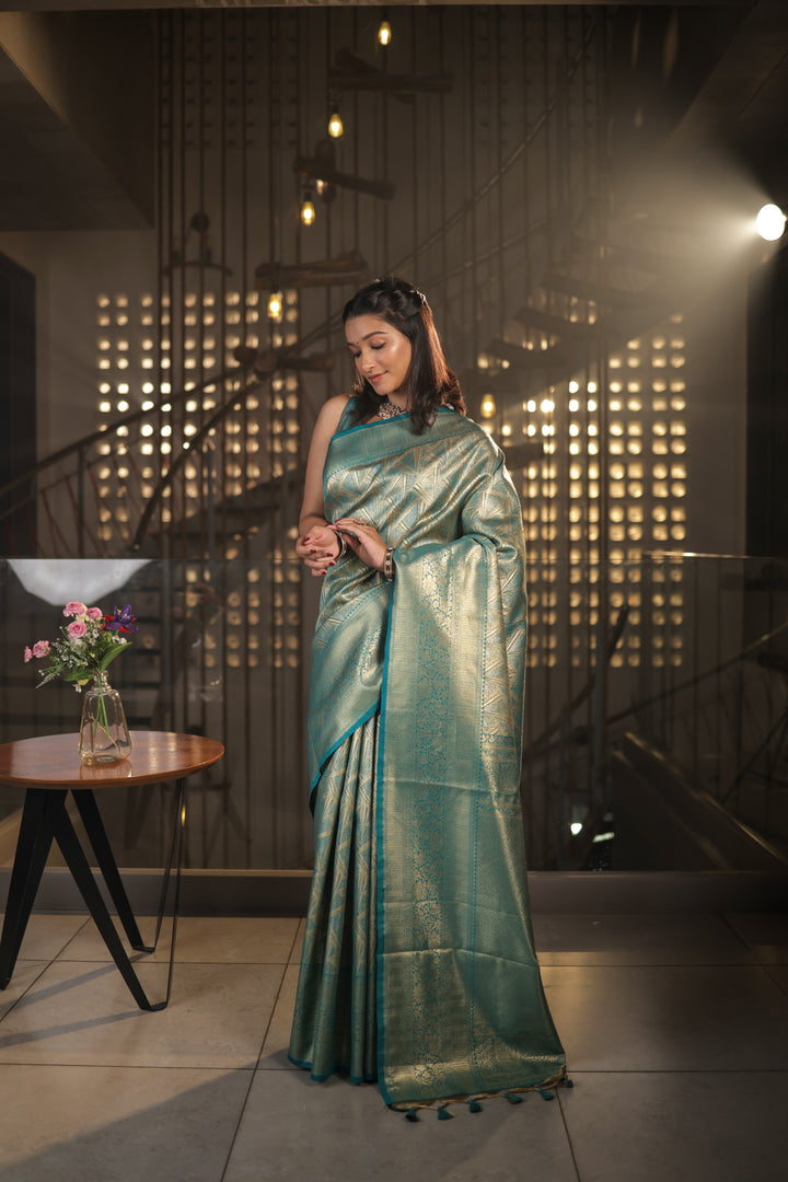 Lustrous Kanjivaram Silk Saree in Aqua Green with Unstitched Blouse