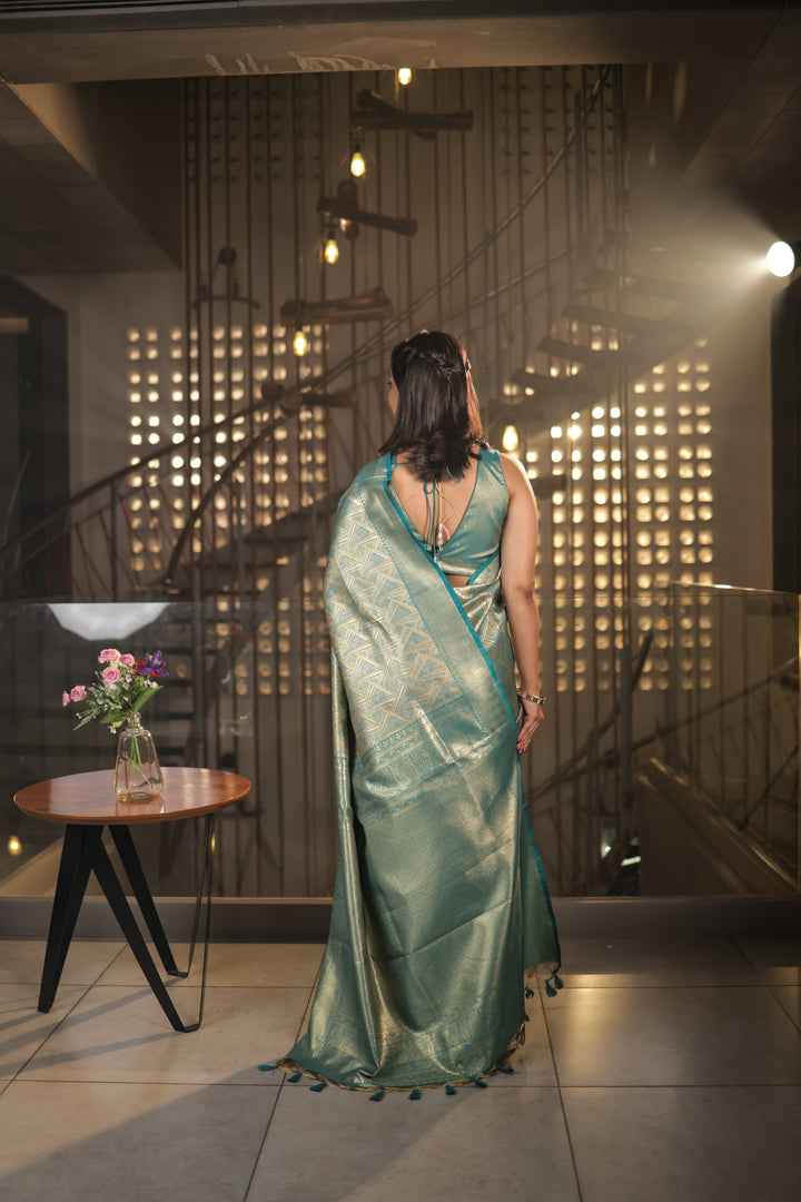 Lustrous Kanjivaram Silk Saree in Aqua Green with Unstitched Blouse