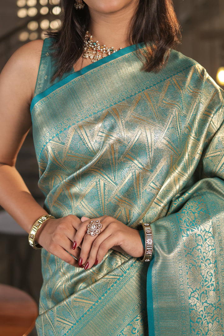 Lustrous Kanjivaram Silk Saree in Aqua Green with Unstitched Blouse