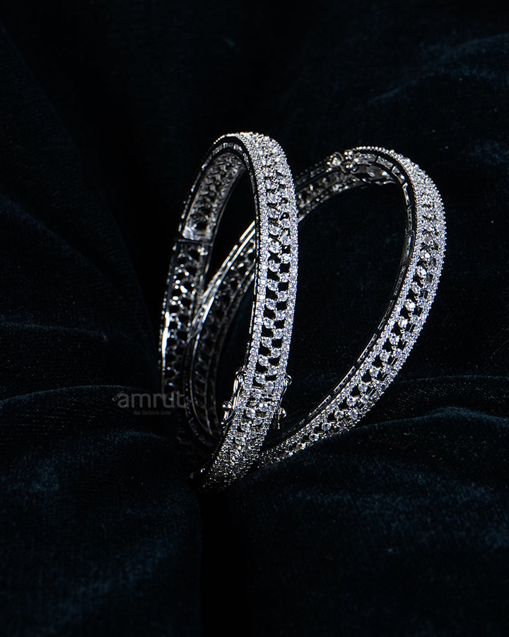 Diamond-Studded Zircon Intertwined Design Bangle Set