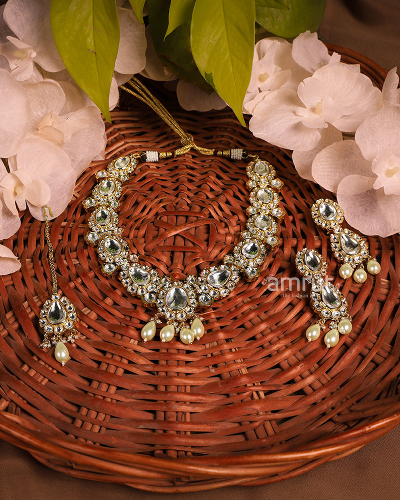 Beautiful Kundan Collar Necklace Set