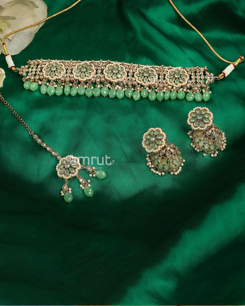 Blissful Kundan Choker Necklace Jewellery Set