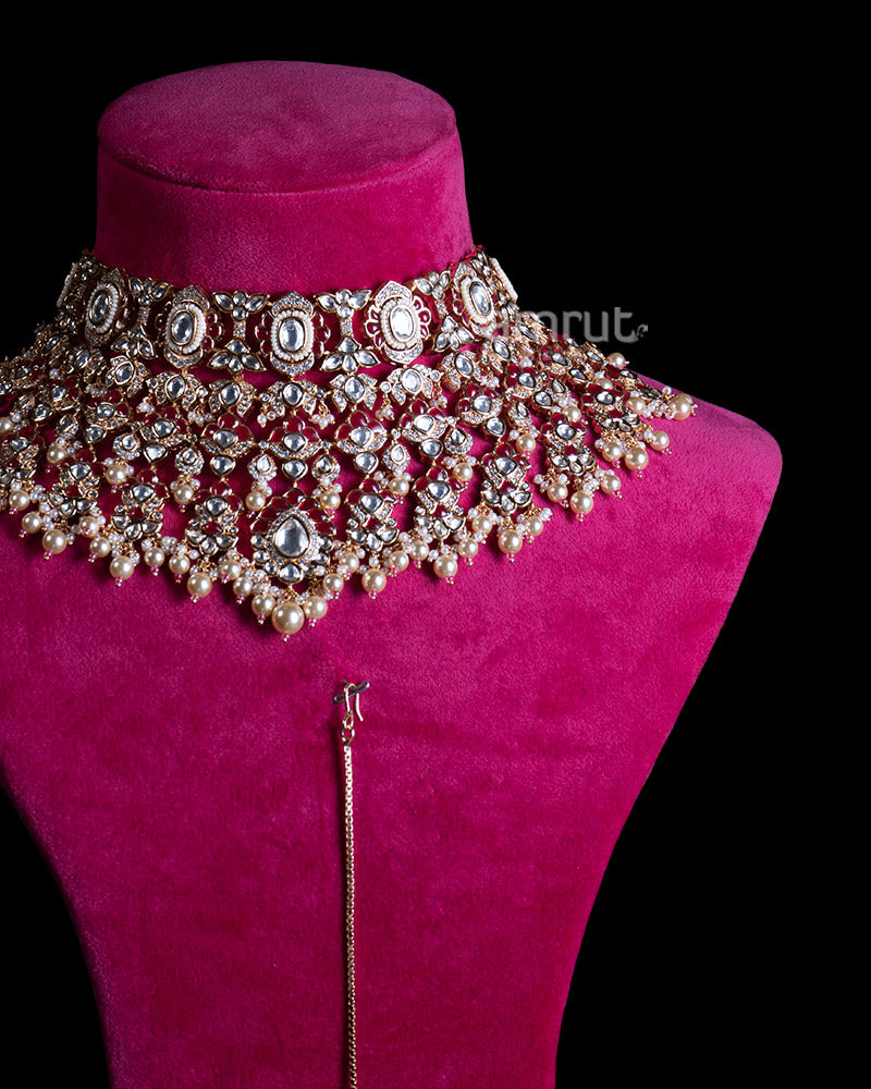 Bridal Choker Necklace Set with Pearls and Emerald Green Accents 02