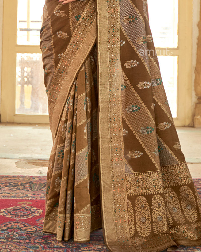 Brown Floral Printed Saree With Unstitched Blouse