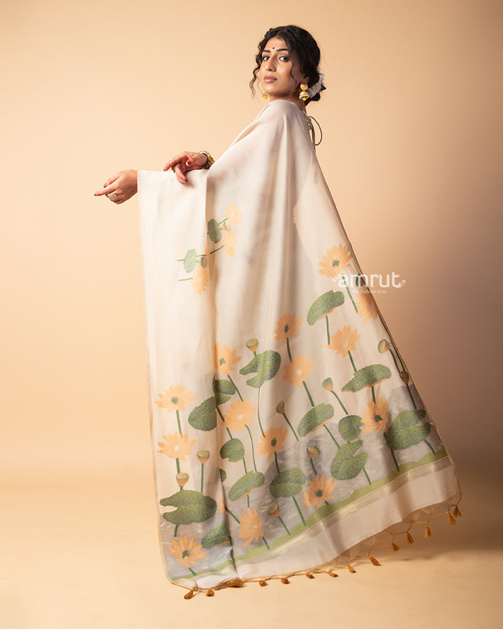 Cream White Printed Saree With Unstitched-Blouse