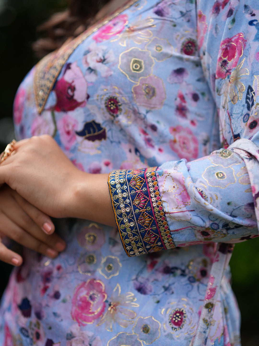 Soft Blue Floral Kurta-Pant Set with Coordinated Handbag
