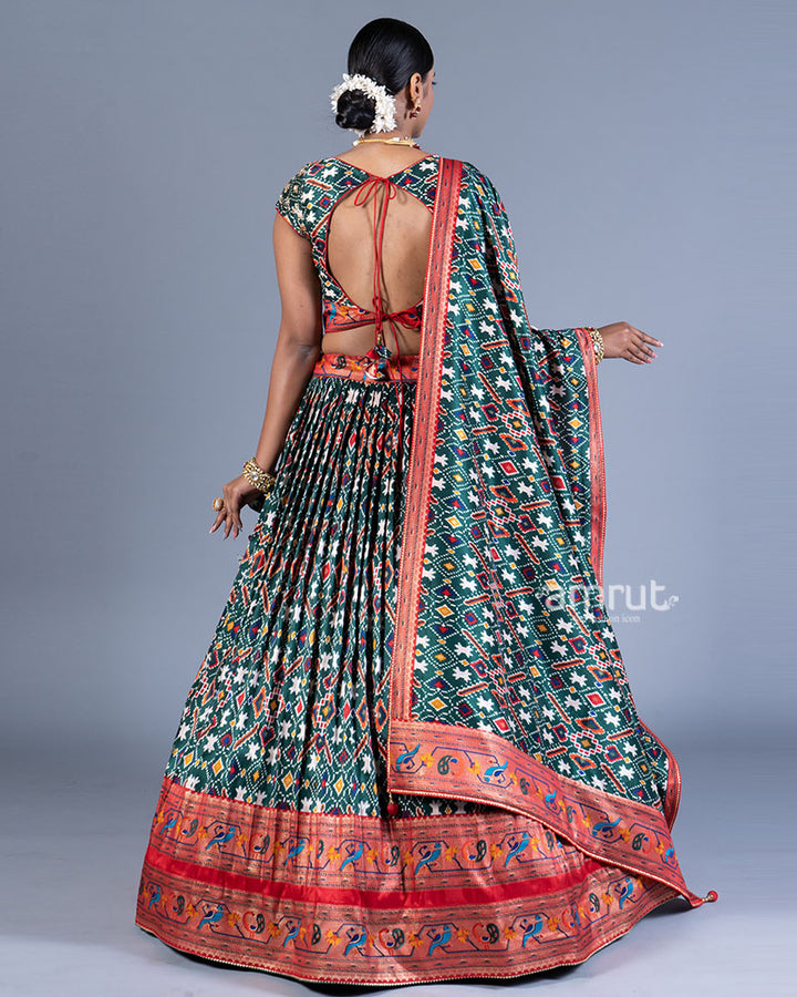 Deep_Green_Lehenga_Choli_with_Contrast_Red_Border_and_Dupatta_03