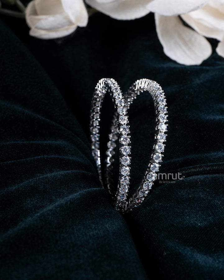 Diamond-Studded Silver Bangle Set 01