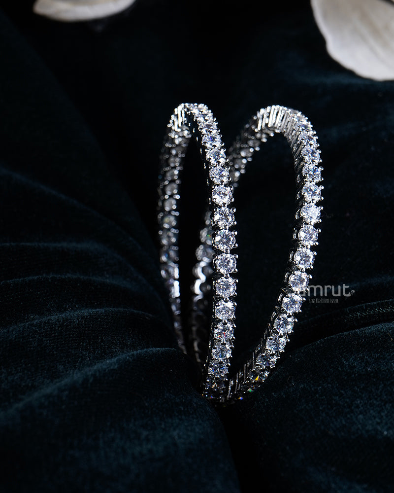 Diamond-Studded Silver Bangle Set 02
