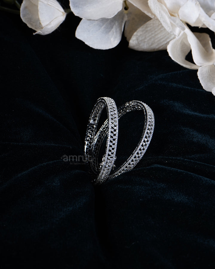 Diamond-Studded Zircon Intertwined Design Bangle Set 01