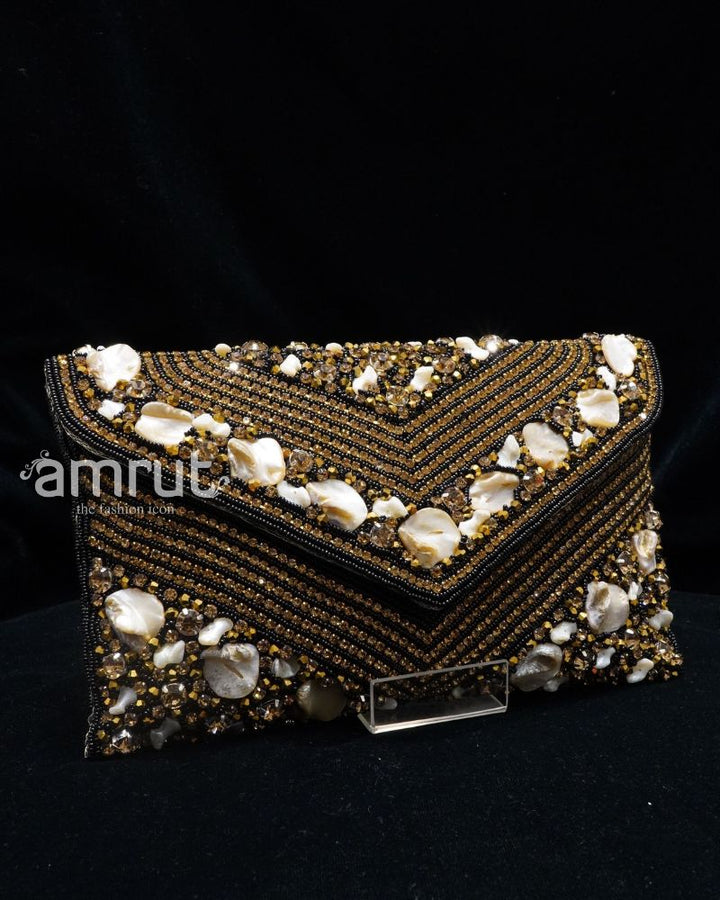 Golden Beads and Shells Details Hand Clutch