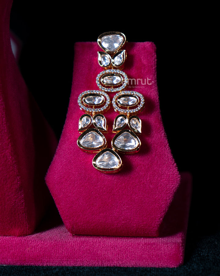 Golden Crystal Necklace Set with Matching Maang Tikka 03