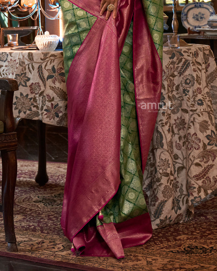 Green Silk Saree With Contrast Pallu And Unstitched Blouse