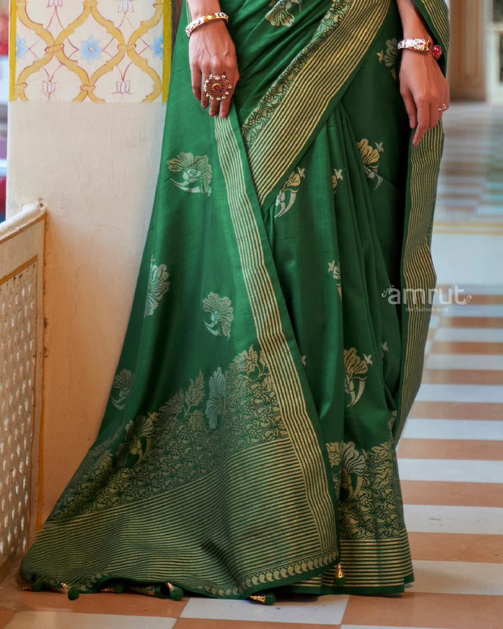 Green Floral Printed Saree With Unstitched Blouse