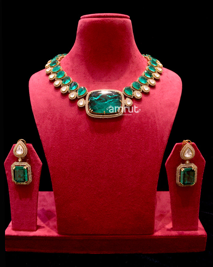 Green Kundan-Studded Short Necklace with Earrings