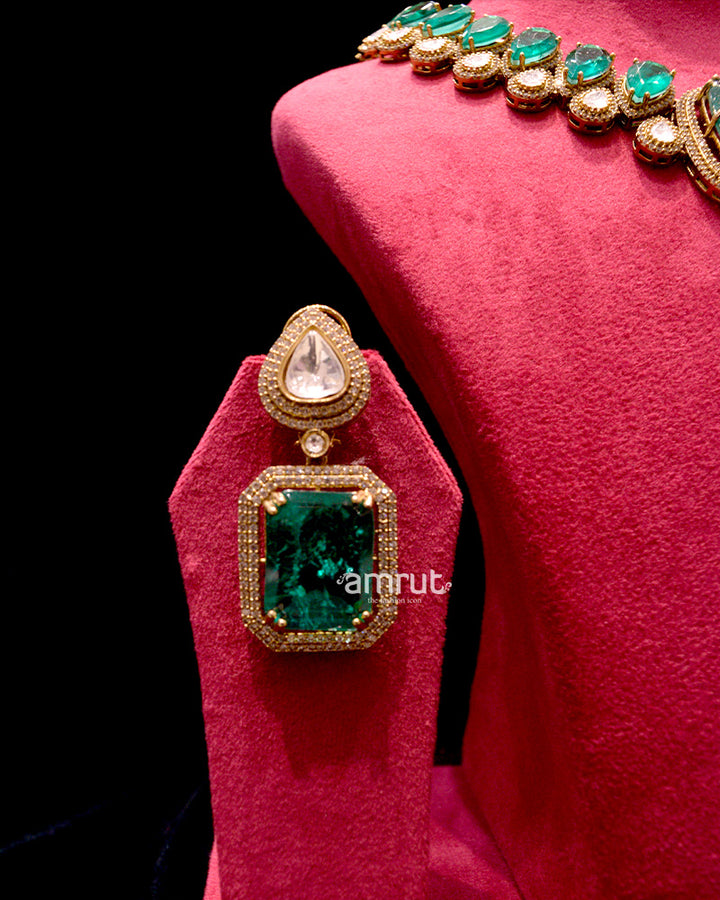 Green Kundan-Studded Short Necklace with Earrings