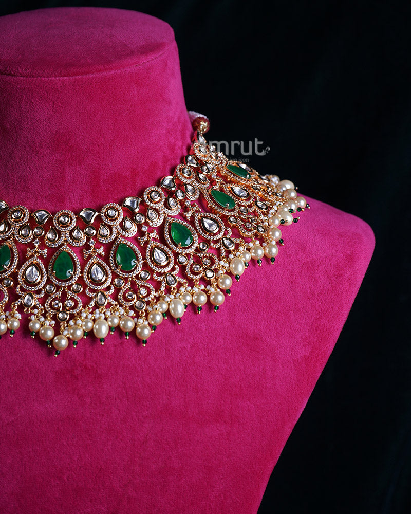 Green Emerald Stone with Pearls Choker Necklace Set  02