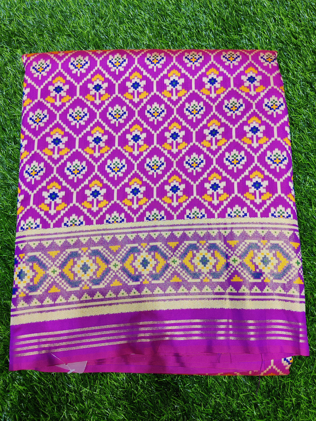 Patola Weaving Silk Saree with Traditional Ikat Diamond Weave & Elegant Zari Border