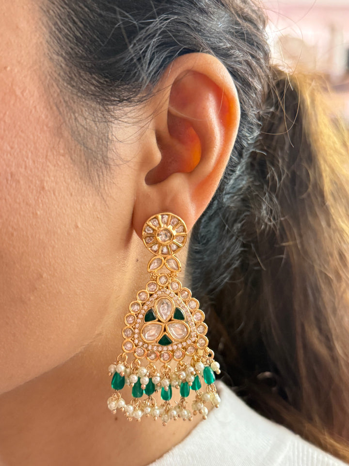 Gold-Plated Kundan & Emerald Green Stone Choker Necklace with Matching Maang Tikka