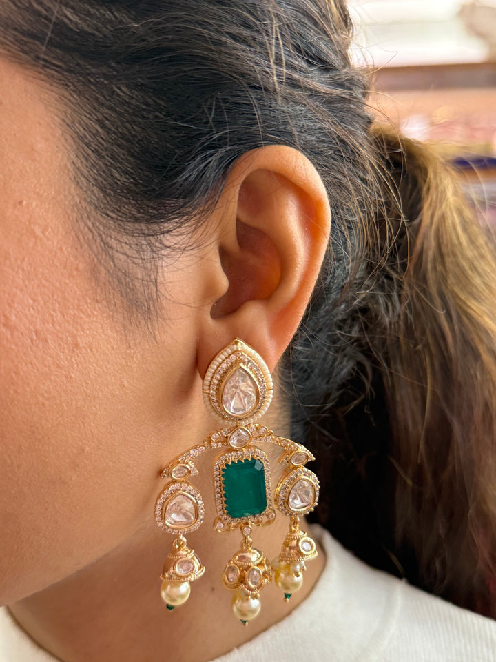 Regal Kundan & Emerald Green Choker Necklace with Pear-Shaped Polki and Pearl Drops