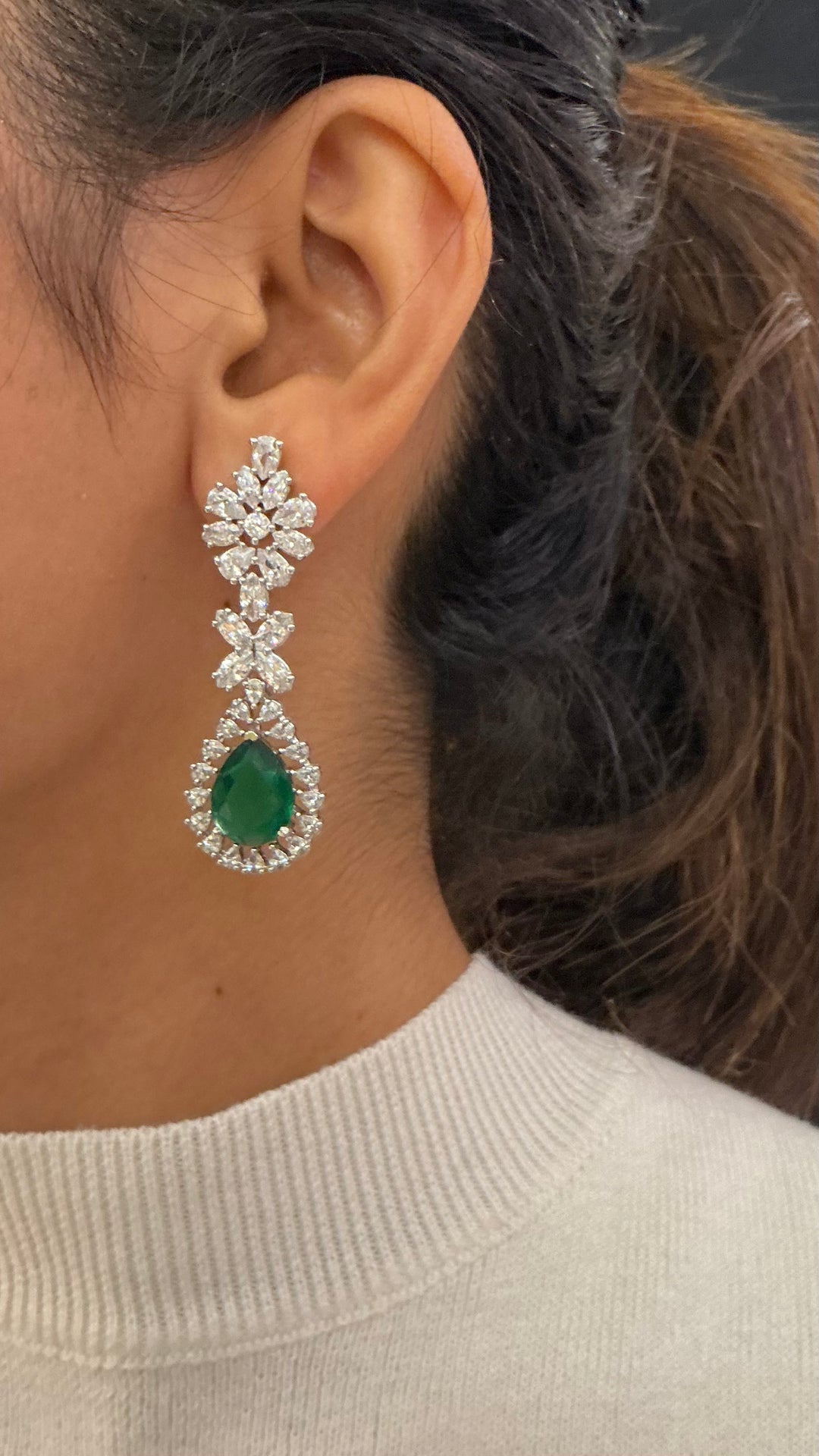 Luxury Emerald Green Teardrop Crystal Statement Necklace in Silver Finish