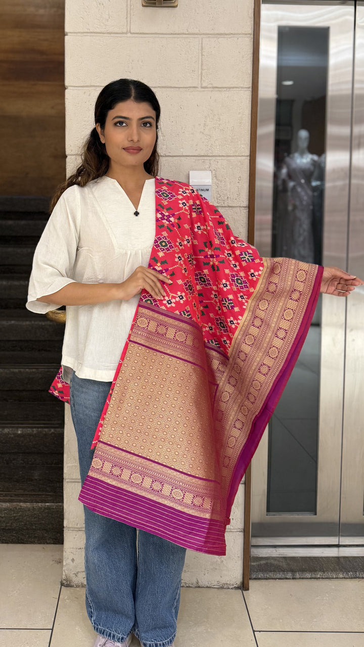 Rani Pink Chowkdi Bhat Patola Saree with Phool Jaal – Double Ikat Inspired Weaving