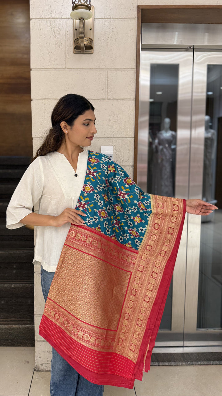 Teal Green Chowkdi Bhat Patola Saree with Phool Jaal – Double Ikat Inspired Weaving