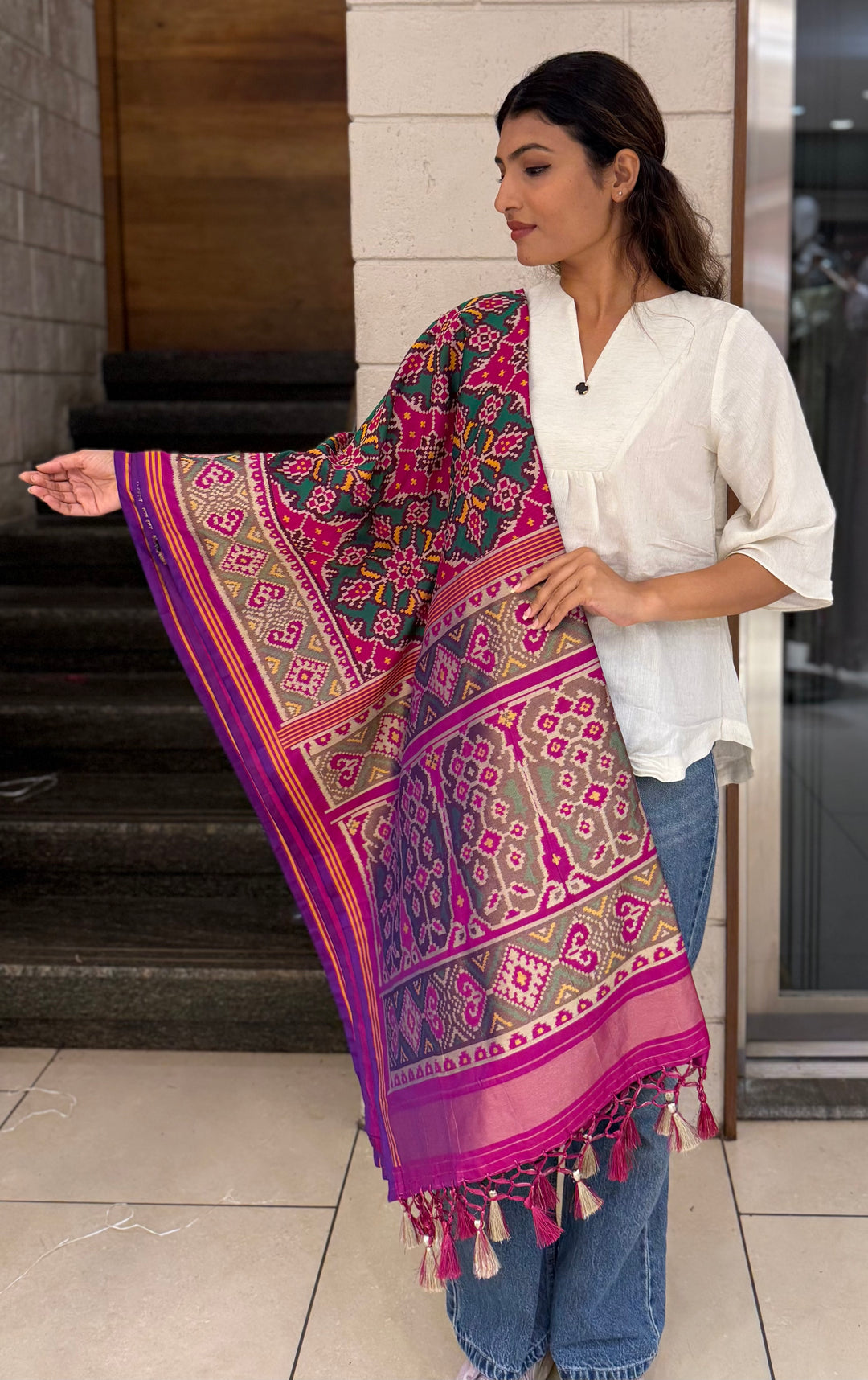 Rani Pink Nari Phool Bhat Patola Saree – Traditional Double Ikat Inspired Weaving