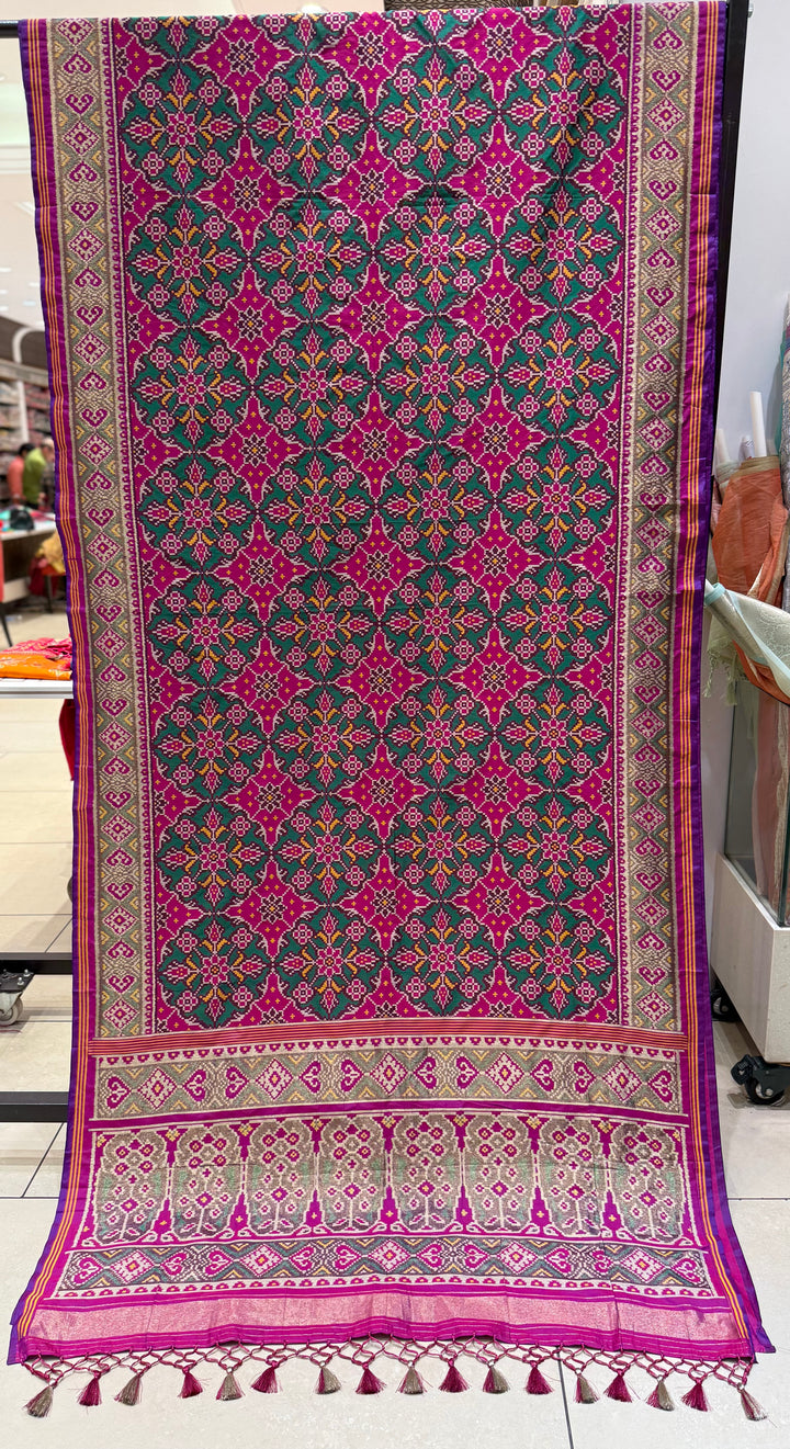 Rani Pink Nari Phool Bhat Patola Saree – Traditional Double Ikat Inspired Weaving