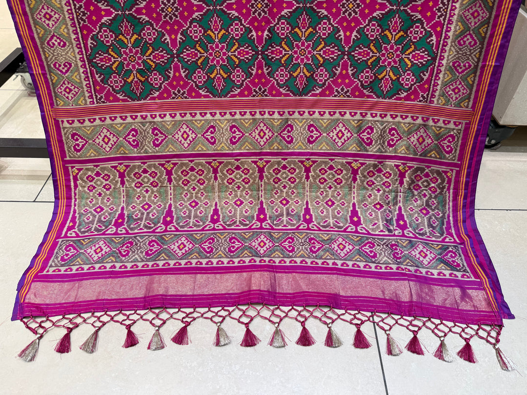 Rani Pink Nari Phool Bhat Patola Saree – Traditional Double Ikat Inspired Weaving