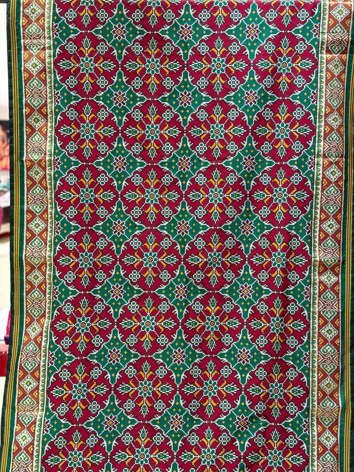 Green Nari Phool Bhat Patola Saree – Traditional Double Ikat Inspired Weaving