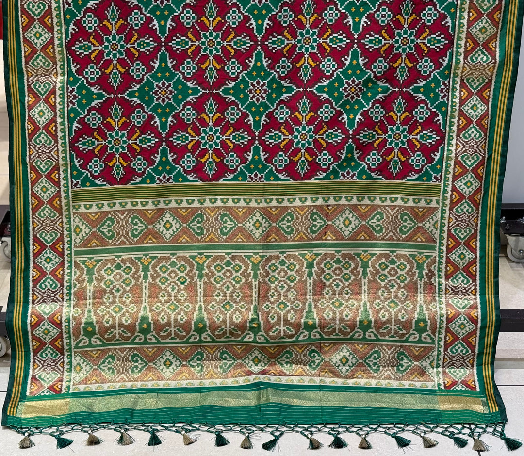 Green Nari Phool Bhat Patola Saree – Traditional Double Ikat Inspired Weaving