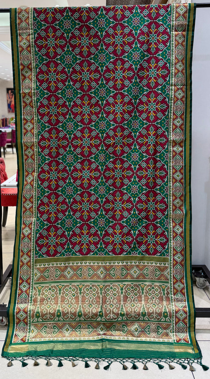 Green Nari Phool Bhat Patola Saree – Traditional Double Ikat Inspired Weaving