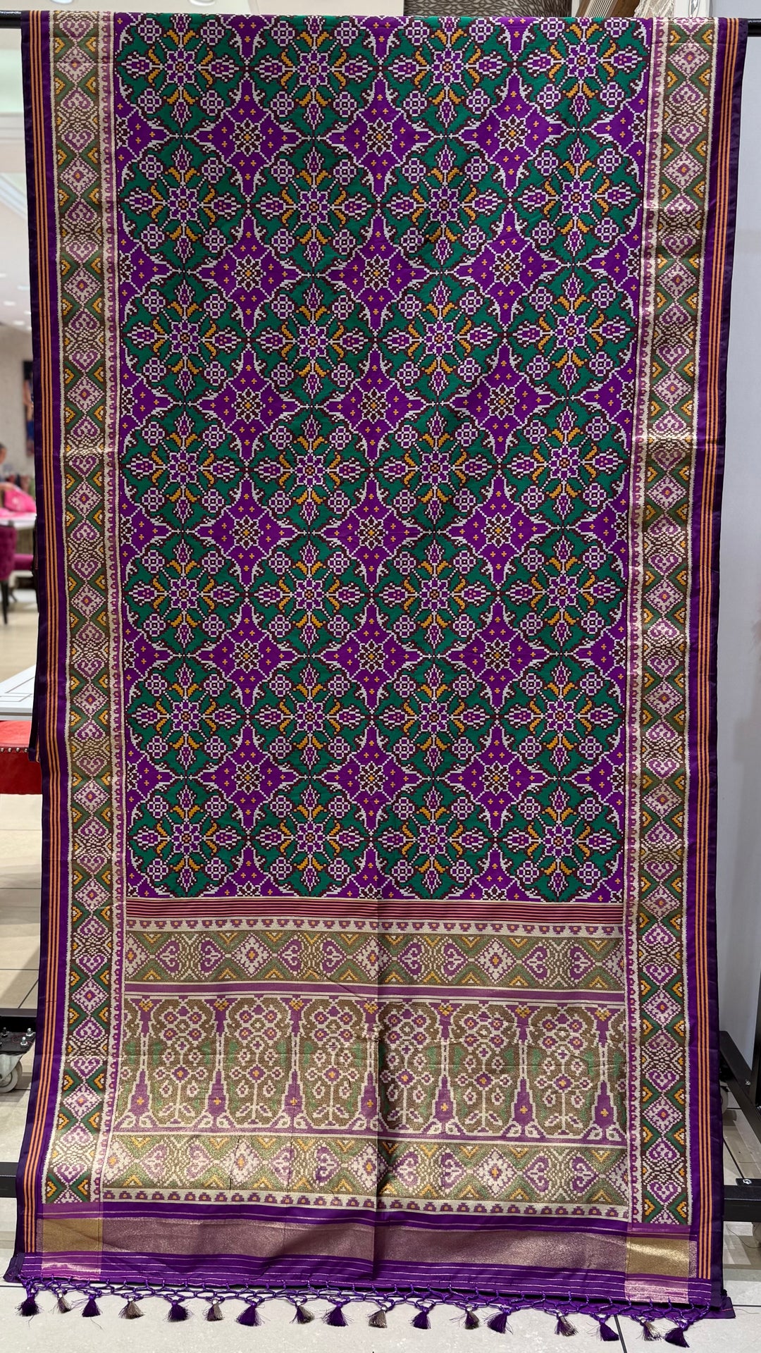 Purple Nari Phool Bhat Patola Saree – Traditional Double Ikat Inspired Weaving