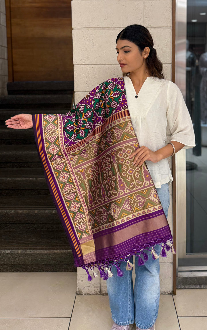 Purple Nari Phool Bhat Patola Saree – Traditional Double Ikat Inspired Weaving