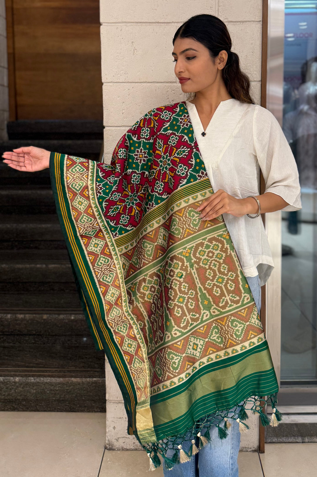 Green Nari Phool Bhat Patola Saree – Traditional Double Ikat Inspired Weaving