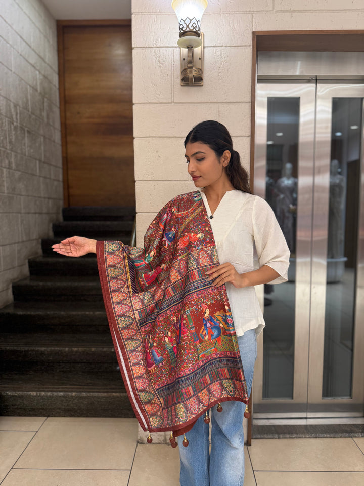 Royal Darbar Scene Patola Inspired Silk Saree with Traditional Heritage Weaving