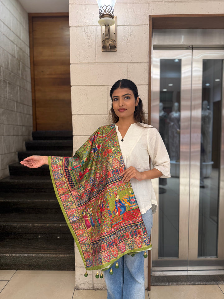 Royal Darbar Scene Patola Inspired Silk Saree with Traditional Heritage Weaving