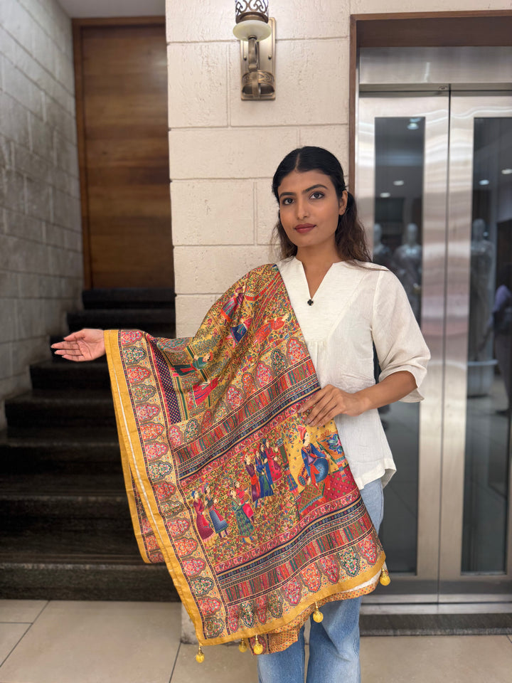 Royal Darbar Scene Patola Inspired Silk Saree with Traditional Heritage Weaving