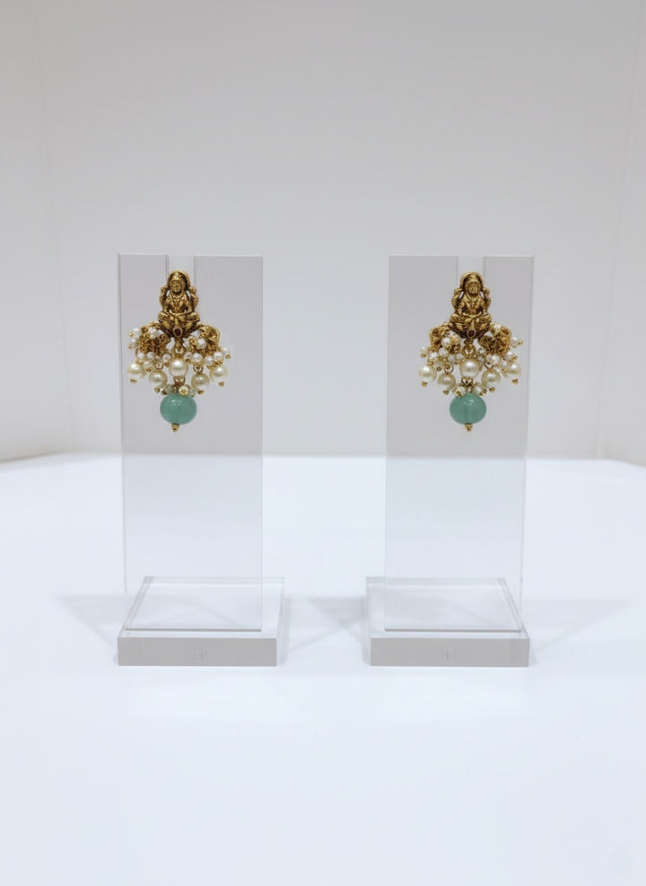 Regal Antique Jewellery with Mint Green and Pearl Strands