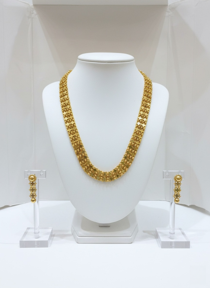 Classic Floral Gold Haar with Matching Earrings