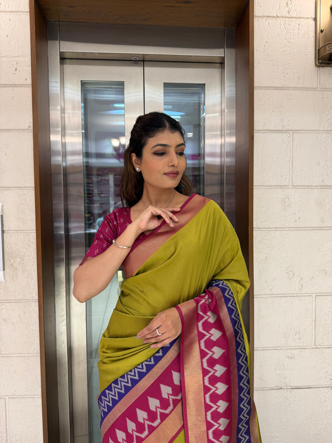 Elegant Patola Silk Saree with Unstitched Blouse and Exquisite Weaving