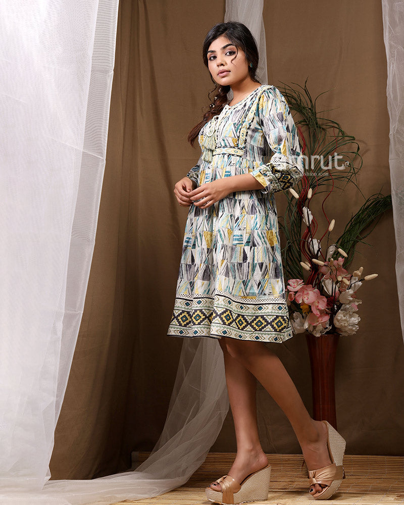 Multicolour Knee Length Dress With Print Made