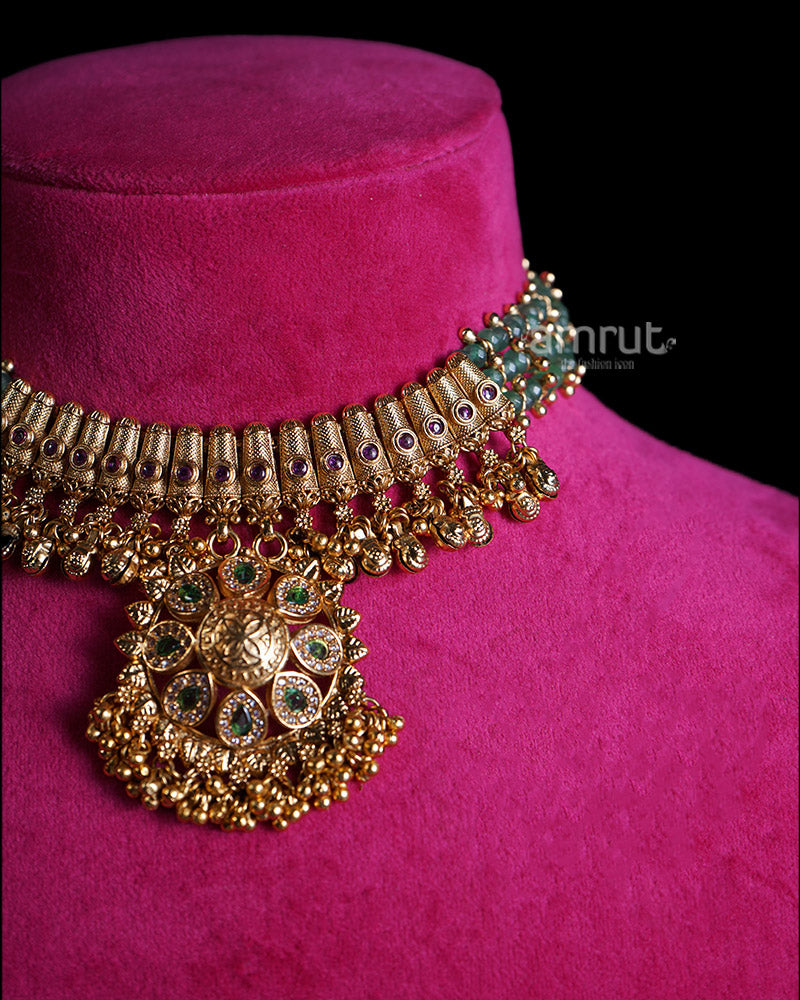 Ornate Gold Toned Emerald Green Gemstones Choker Necklace 02