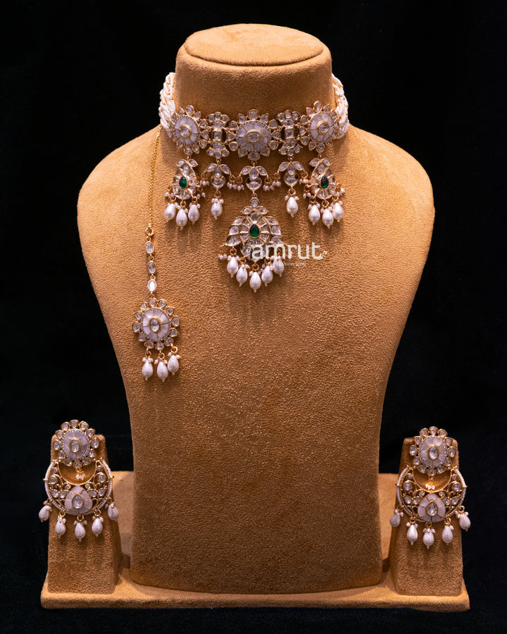 White Gold Plated Kundan & Pearl Collar Necklace Set With Maang Tikka