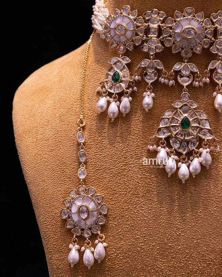 White Gold Plated Kundan & Pearl Collar Necklace Set With Maang Tikka