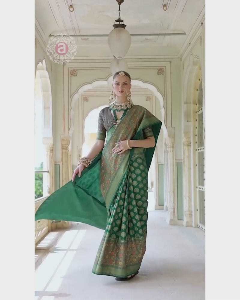 Emerald Green Banarasi Saree with Print Work Art and Unstitched Blouse